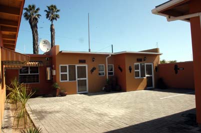 Bush Babies Swakopmund: outside view of Ugab & Uniab cottages